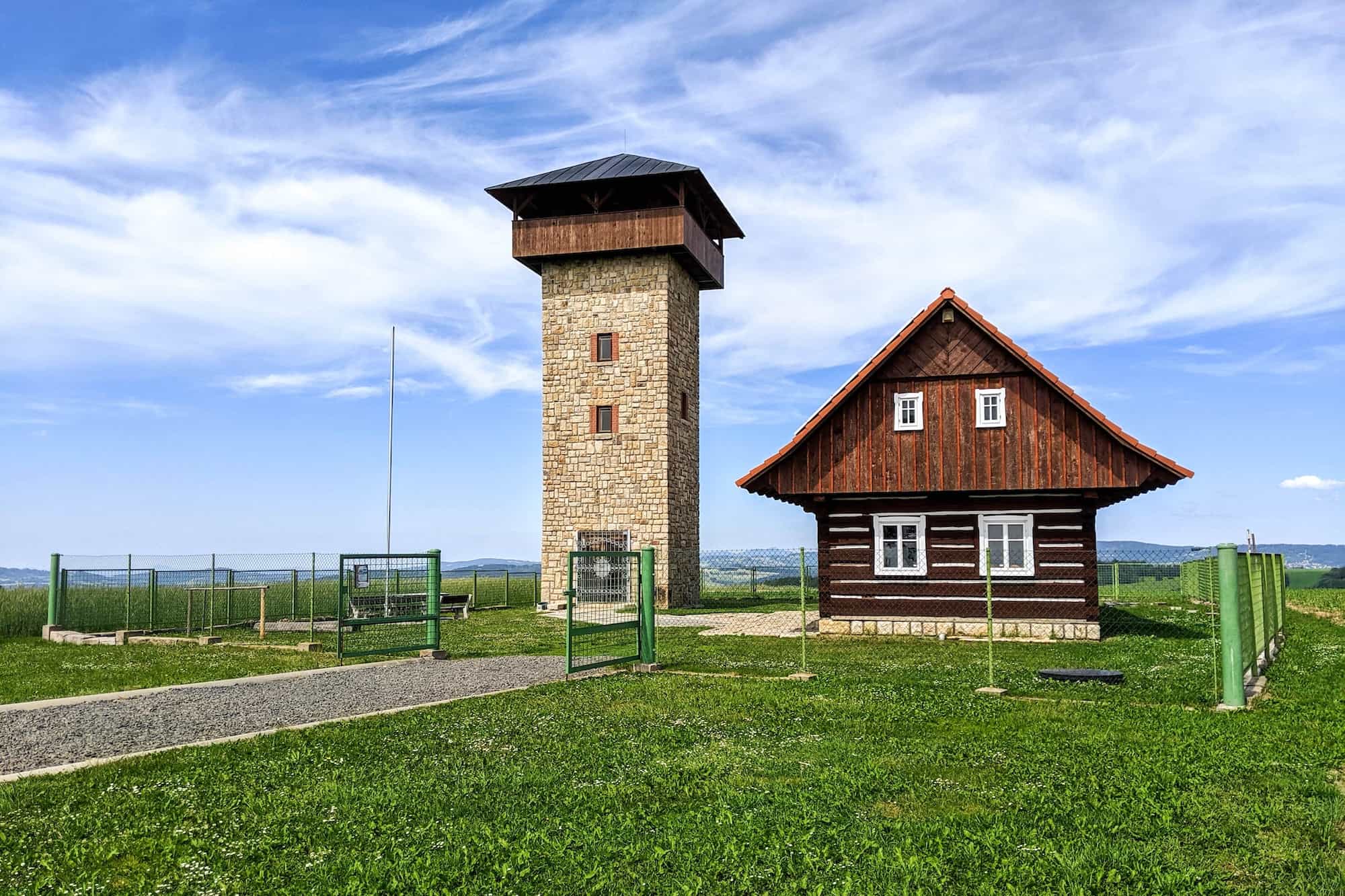 PRODEJ ROZHLEDNY "U BOROVICE" - Roprachtice